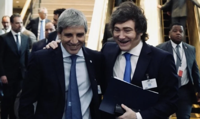 Milei desmintió que se vaya a dar de baja al monotributo